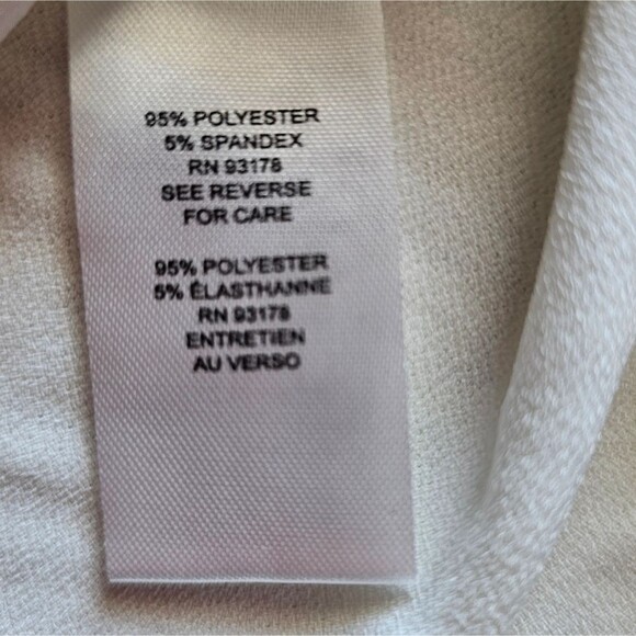 Tahari NWT Women's Top Size M Classic Minimalist V-Neck White Blouse Lightweight - Picture 12 of 16